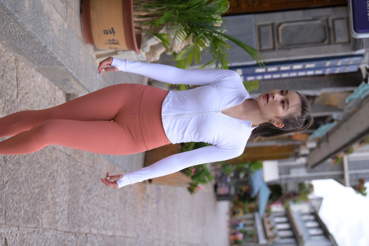 图片[8]-橙色瑜伽裤的高马尾姑娘【615P】00051-发街拍