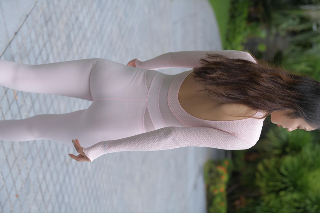 图片[4]-很漂亮眼睛也很大的白色瑜伽裤女孩【249P】00063-发街拍