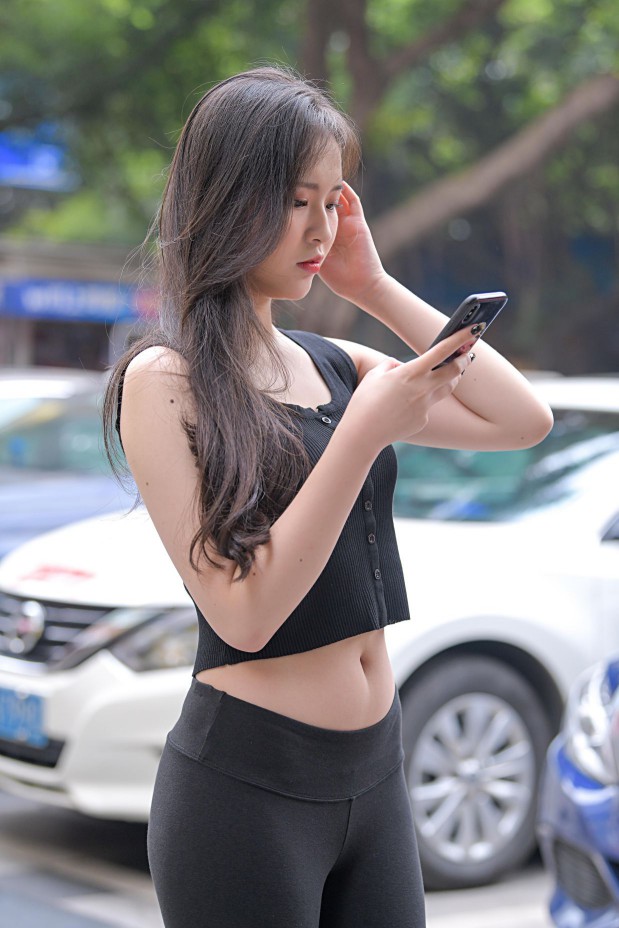 图片[5]-喝奶茶的黑色瑜伽裤长发姑娘【376P】00055-发街拍