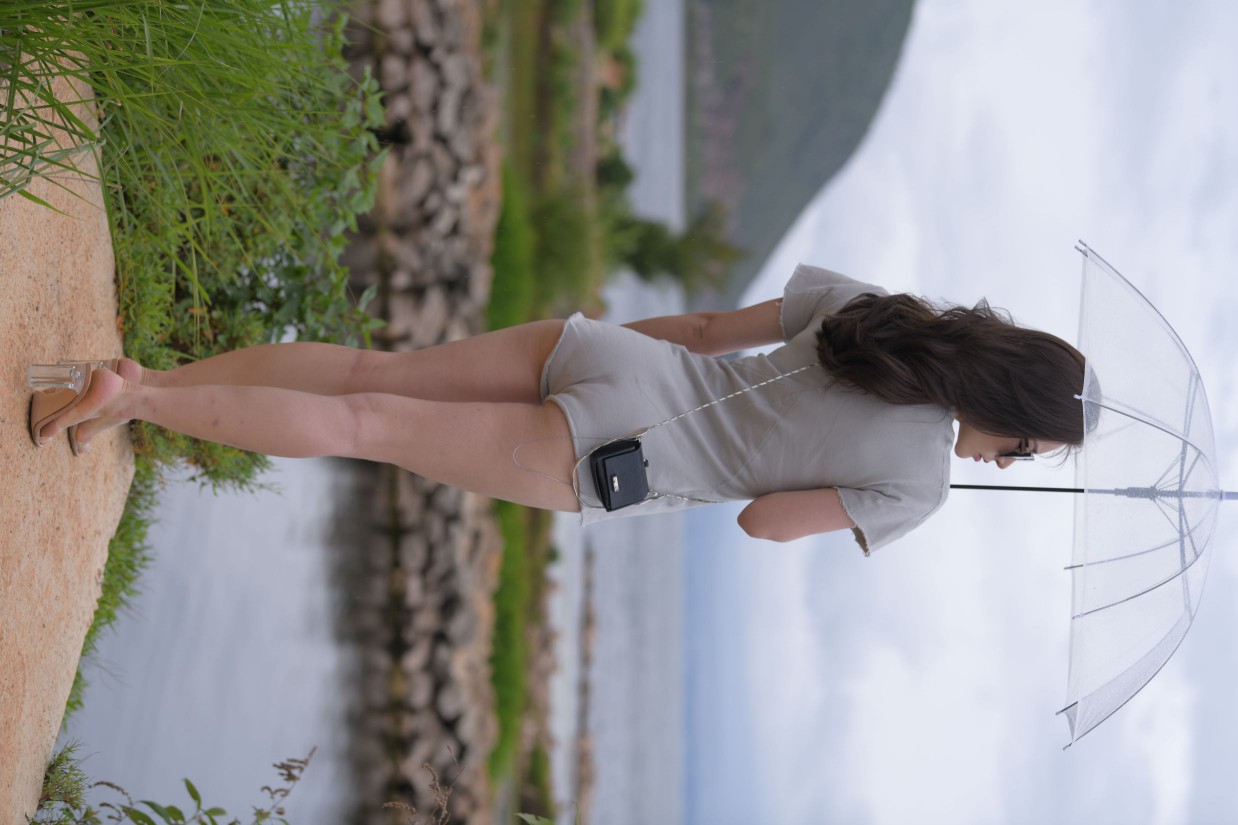 图片[6]-在海边开跑车的连衣短裤女孩【390P】00030-发街拍