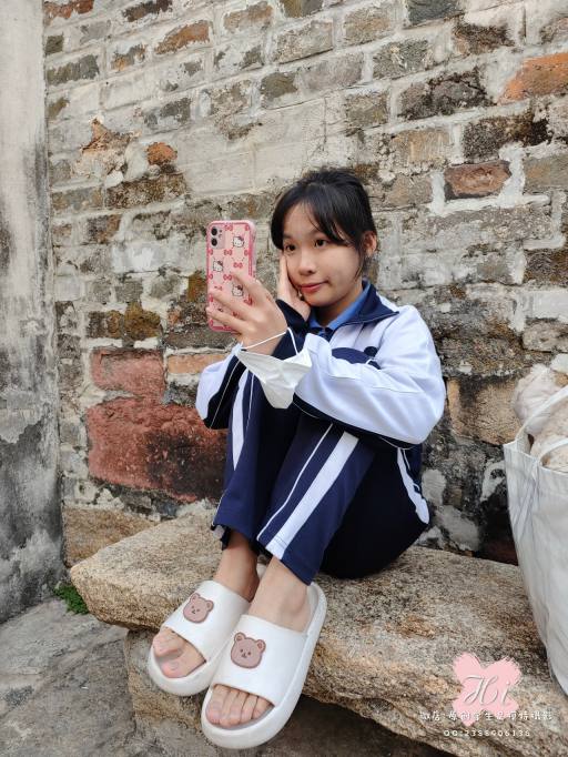 图片[5]-【免费】专心致志玩手机的女孩【42P】20028-发街拍