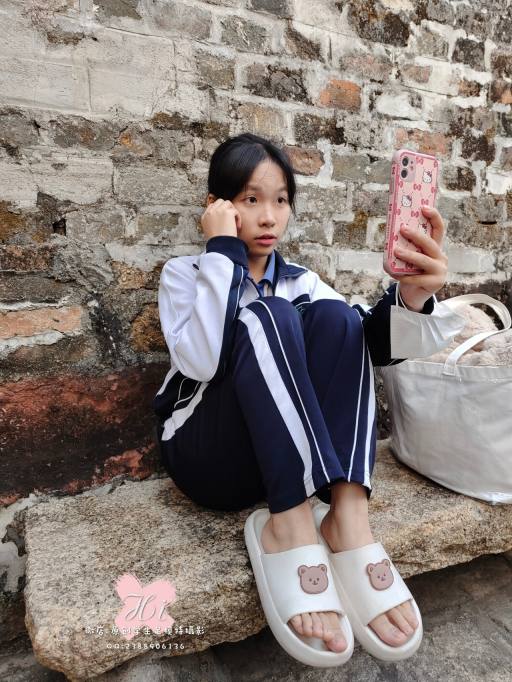 图片[6]-【免费】专心致志玩手机的女孩【42P】20028-发街拍