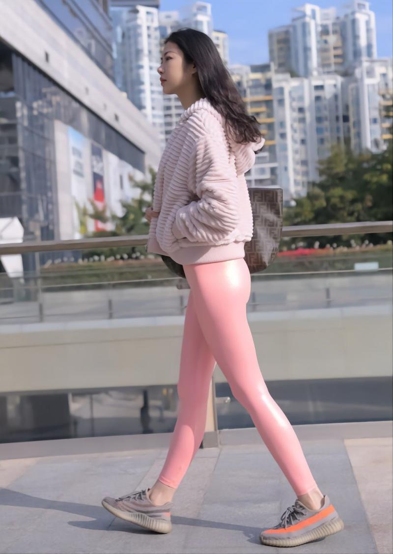 图片[2]-粉红色紧身裤的女孩 J1482 365P2V-18.1GB-发街拍