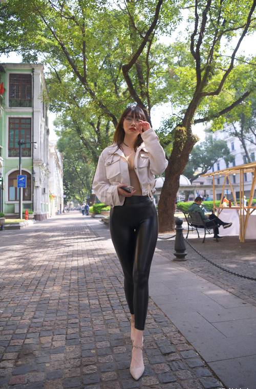 图片[2]-戴眼镜的皮裤女孩 J1473 1046P2V-35.5GB-发街拍