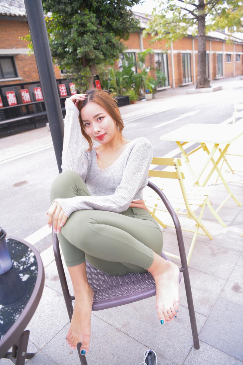 图片[3]-非常可爱的瑜伽裤女孩坐在凳子上 J1520 998P1V-26.5GB-发街拍