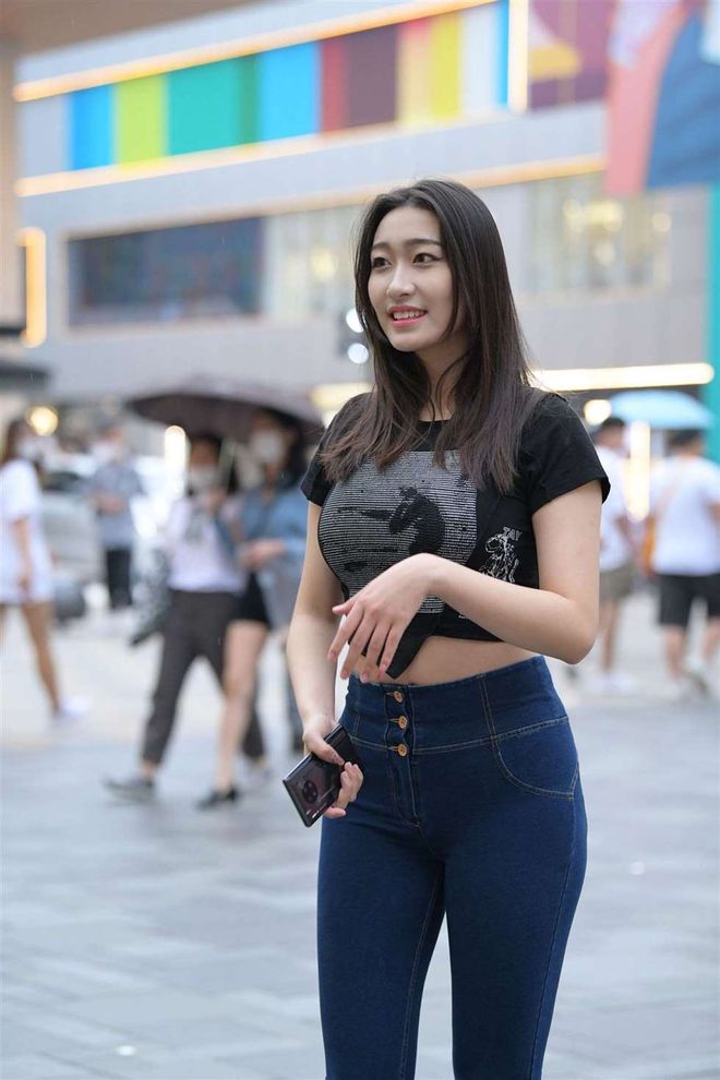 图片[3]-紧身牛仔裤女人J2784 240P-6.66GB-发街拍