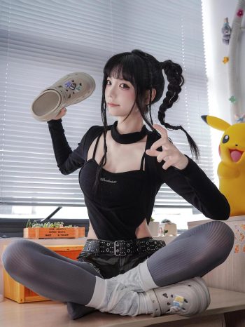 图片[10]-牛仔热裤+灰丝姑娘玩自拍-发街拍