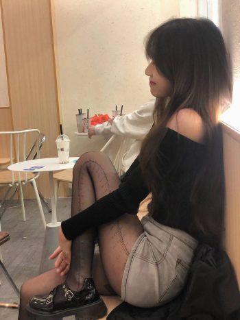 图片[6]-牛仔短裤+黑丝，太好看了吧-发街拍