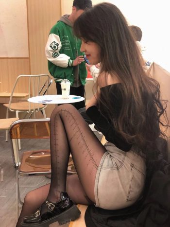 图片[3]-牛仔短裤+黑丝，太好看了吧-发街拍