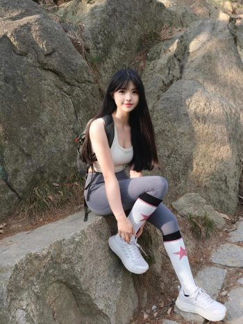 图片[7]-爱爬山的瑜伽裤MM，太甜美了！~-发街拍