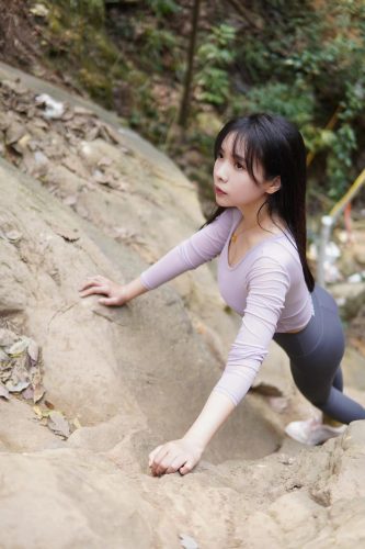 图片[8]-穿瑜伽裤爬山的长发少女-发街拍