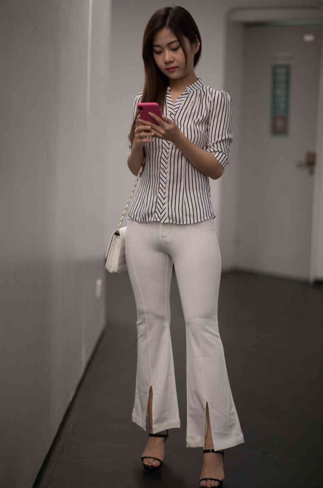 逛书店的白色紧身裤女孩【450P】04040-发街拍