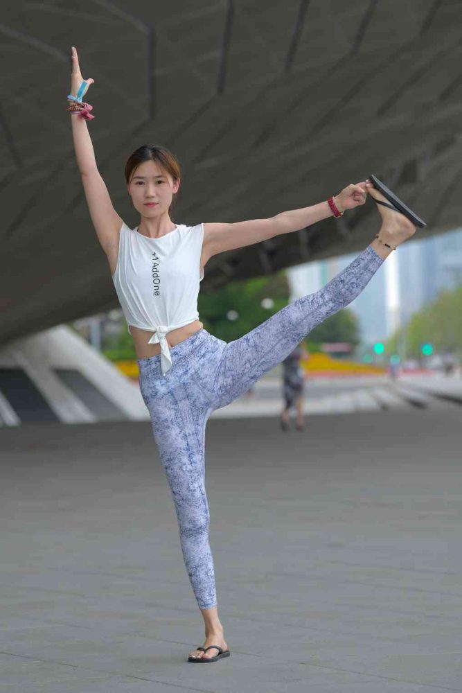 表演瑜伽的女孩【176P】04017-发街拍