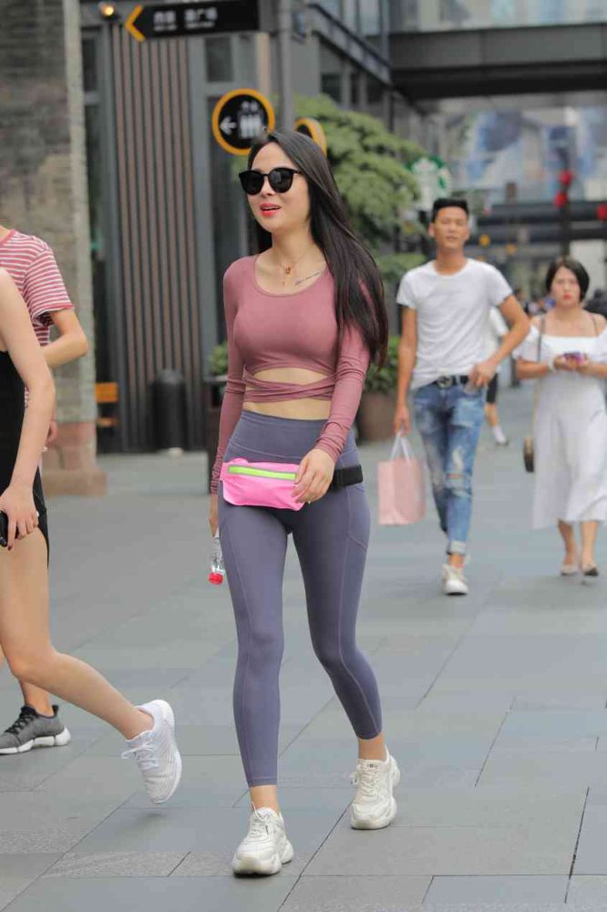 【免费】戴墨镜的时尚女孩【57P】04024-发街拍