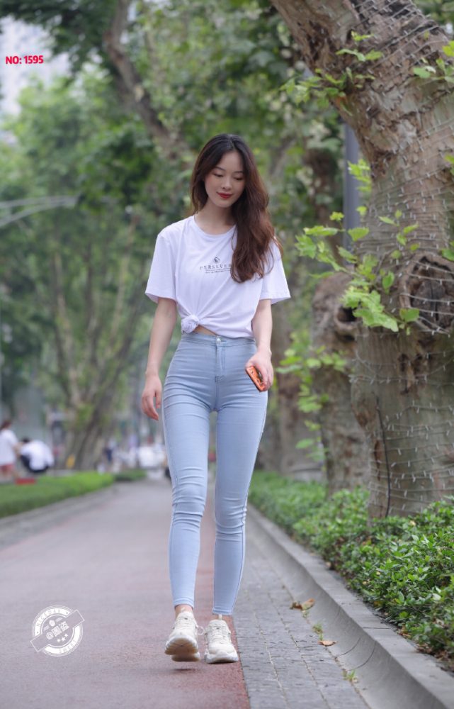 个子非常高的紧身牛仔裤女孩J2065 879P1V-25.5GB-发街拍