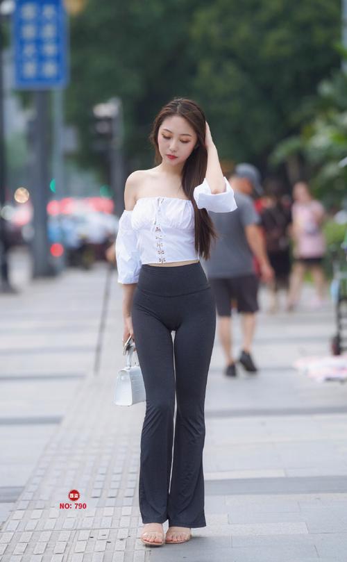 身材非常哇塞的瑜伽裤女孩  J1333 521P6V-21.6GB-发街拍