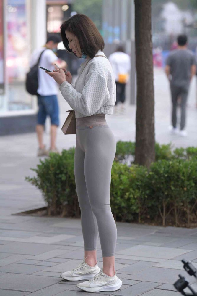 身材很好的短发瑜伽裤姑娘【157P】04015-发街拍