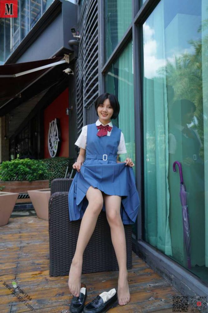 一副学生模样的短发姑娘【112P】20023-发街拍