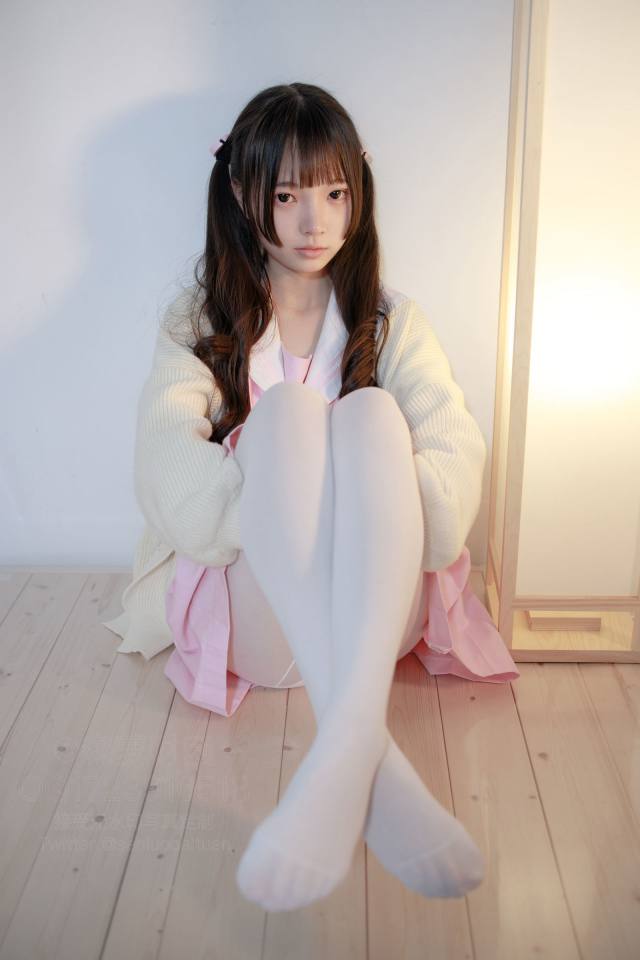 好像有什么心事的白丝双马尾女孩【59P】20022-发街拍