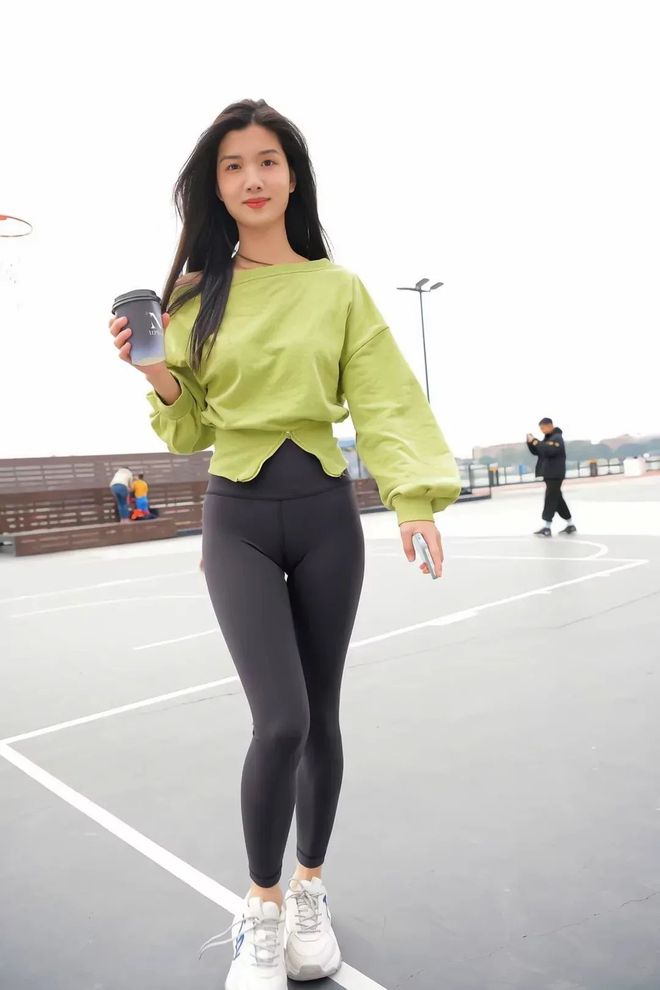 绿色瑜伽裤女孩很开心 J1519 1094P1V-27.6GB-发街拍