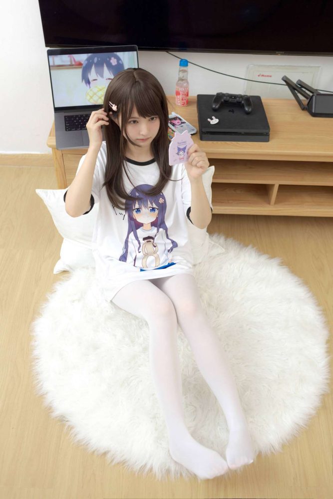 二次元白丝美少女【69P】20027-发街拍