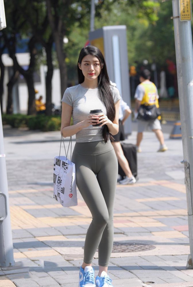 在外面逛街的瑜伽裤女孩J2240 449P1V-16.7GB-发街拍