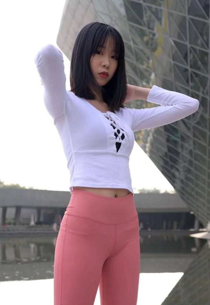 粉色瑜伽裤年轻女孩 J1311 417P17V-14.9GB-发街拍