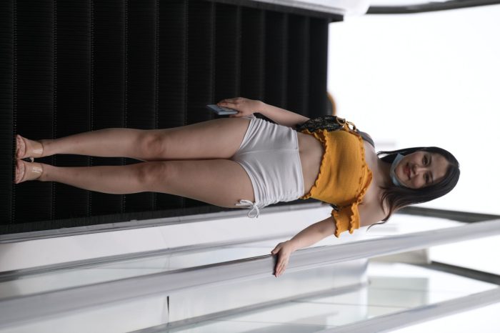 高腰白色短裤的漂亮女孩【767P】00065-发街拍