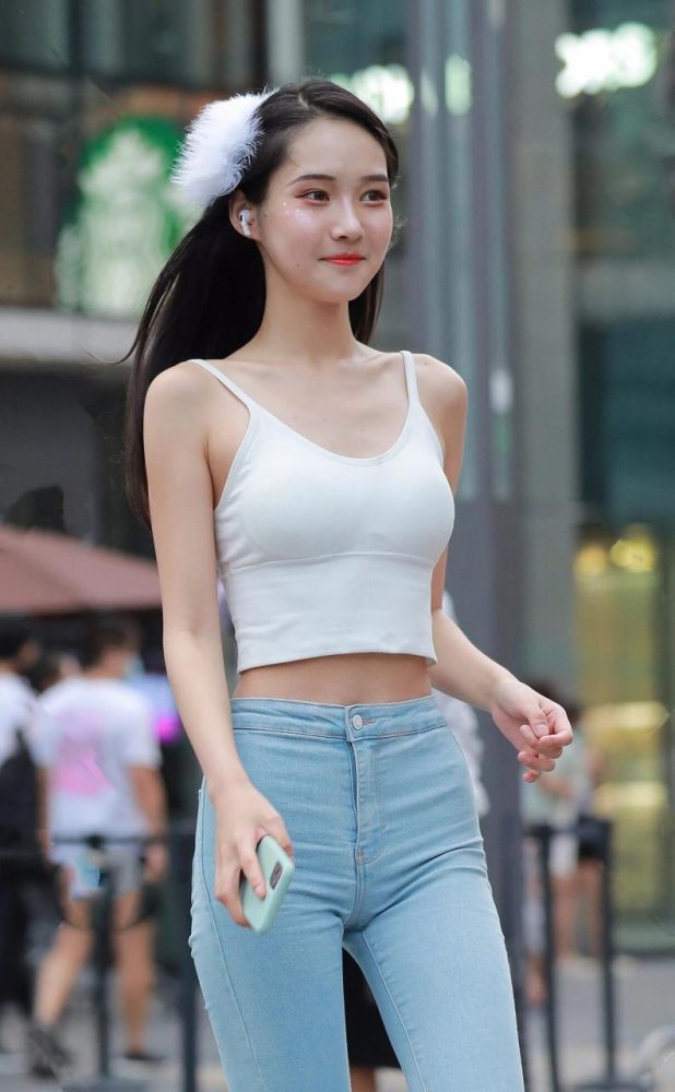 非常漂亮的牛仔裤女孩 J2144 98P1V-1.92GB-发街拍