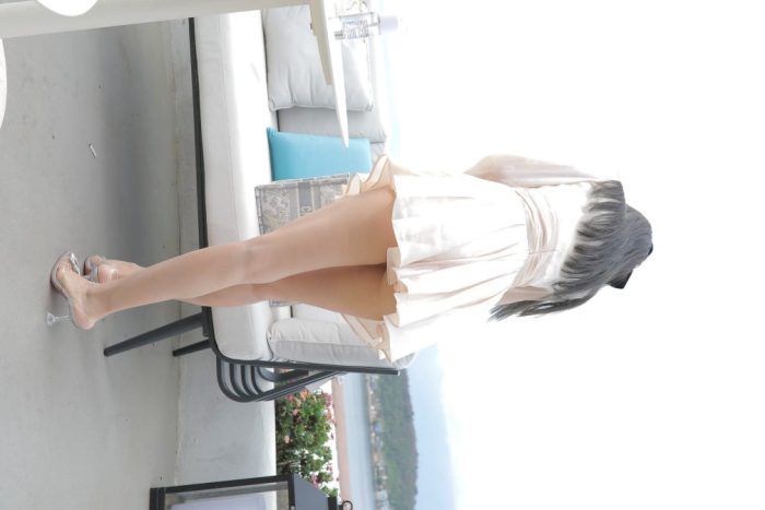 戴黑色蝴蝶结的长发女孩【369P】00027-发街拍