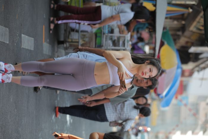 逛街的马尾辫瑜伽老师【556P】00016-发街拍