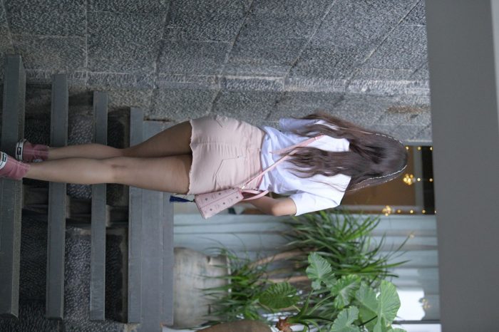 非常清纯甜美的短裙姑娘在逛街【458P】00052-发街拍