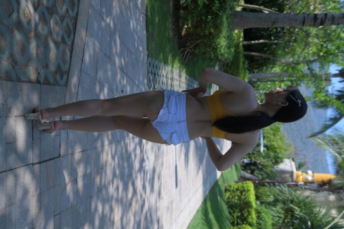 在海南度假的紧身白色短裤女孩【202P】00033-发街拍