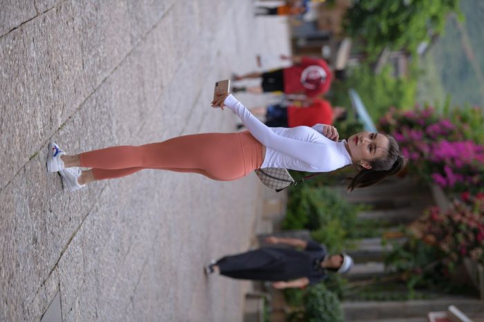 橙色瑜伽裤的高马尾姑娘【615P】00051-发街拍