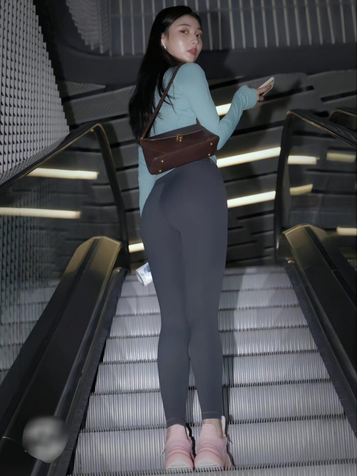 晚上逛商场的瑜伽裤漂亮女孩J2244 225P2V-15.1GB-发街拍