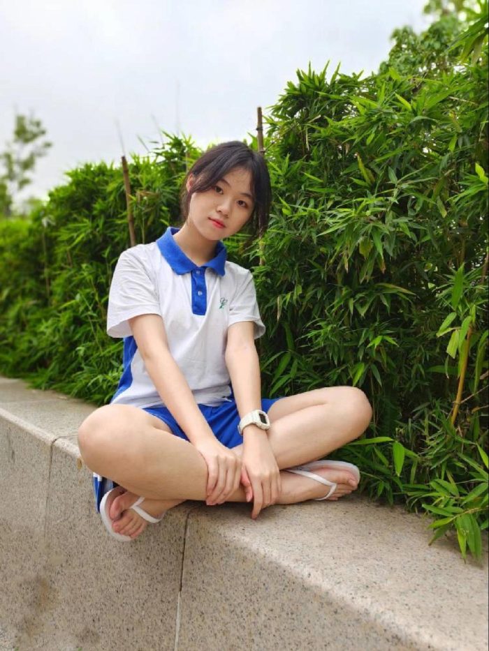 穿校服非常清纯的小姑娘【49P】20003-发街拍